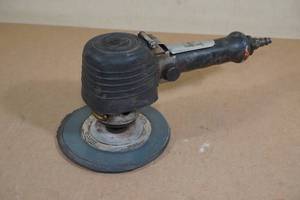 lot 64 image: Chicago Pneumatic Random Orbital Air Sander