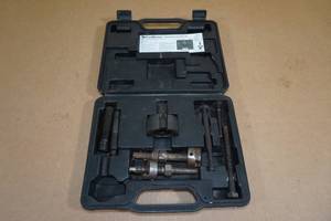 lot 68 image: Evertough Pulley PullerInstaller Kit