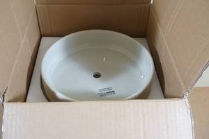 lot 98 image: NEW Southern Patio 9.8 Ceramic Liesl Succulent Bowl Planters