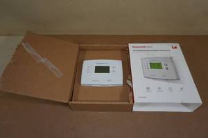 lot 102 image: Honeywell Home RTH2300B Programmable Thermostat