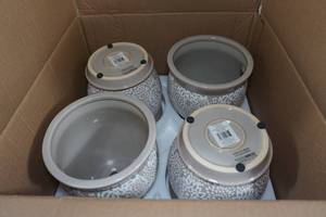 lot 122 image: NEW Southern Patio 7 Farrah Ceramic Planter in Gray - 4 Pack