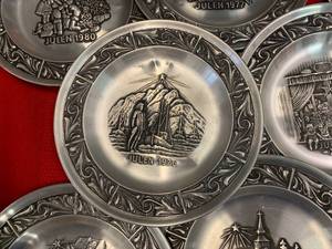 lot 21 image: Holiday Pewter Collector Plates