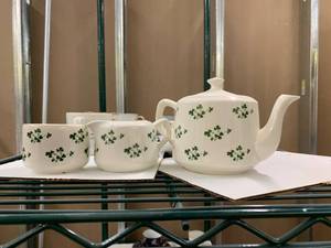 lot 29 image: Tea Cups and Saucers