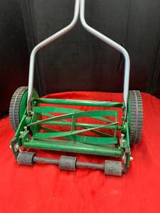 lot 48 image: Scotts Lawnmower