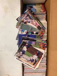 lot 54 image: UNSORTED SPORTS TRADING CARDS