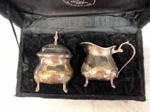 lot 57 image: Lovely Silver Plated Cream and Sugar