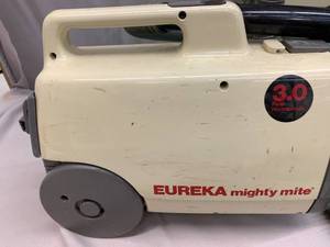 lot 89 image: Vacuum Bundle