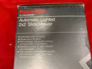 lot 125 image: Pana-Vue Automatic Lighted 2x2 Slide Viewer By View Master
