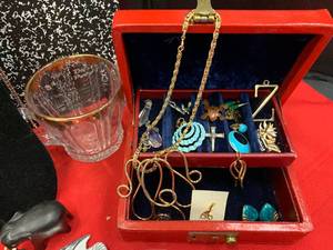 lot 127 image: Bits and Pieces