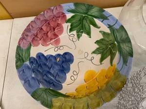 lot 135 image: Colorful Serving Bowls