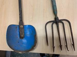 lot 159 image: Antique Ice House - Dark House Tools