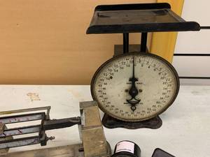 lot 162 image: Antique Scale - Farmhouse Kitchen Decor
