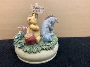 lot 170 image: Winnie the Pooh Music Box, Other Figurines