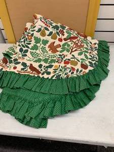 lot 185 image: American Folk Art Quilted Fabric Bedding