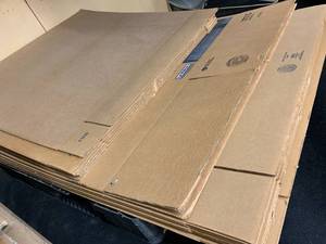 lot 199 image: ART SHIPPING BOXES - NEW