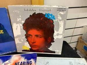 lot 238 image: Vinyl 33 RPM Records