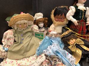 lot 273 image: Many many doll friends
