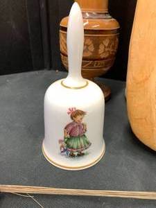 lot 262 image: Musical Decor