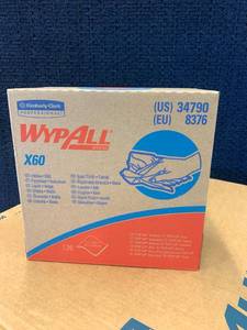 lot 298 image: Full Case plus one box Wypall Cloths