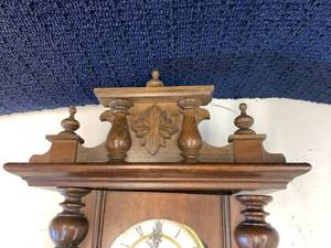 lot 308 image: Vintage Wood Clock