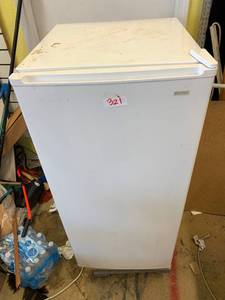 lot 321 image: Kenmore Upright Freezer