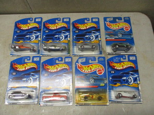 lot 28 image: 8 New in Box Hot Wheels