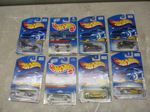 lot 27 image: 8 New in Box Hot Wheels