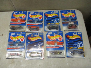 lot 30 image: 8 New in Box Hot Wheels