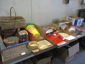 lot 37 image: Household Lot