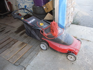 lot 64 image: Electric Mower With Cord