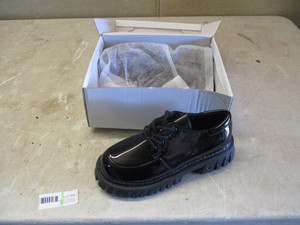 lot 65 image: New Size 37 Shoes