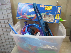 lot 83 image: Hotwheels Track