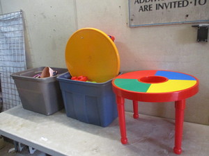 lot 84 image: Toys Large Lego, Lego Table