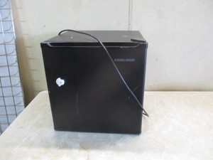lot 100 image: Black and Decker Dorm Fridge