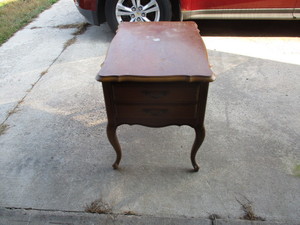 lot 102 image: End Table