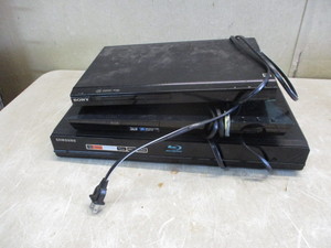 lot 103 image: 3 DVD and Blu Ray Players
