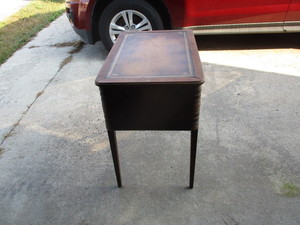 lot 105 image: End Table