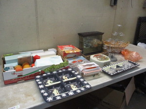lot 128 image: Partylight accessories, Serving Dishes, Pasta Maker