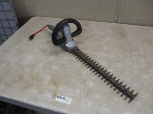 lot 134 image: Black and Decker HedgeTrimmer