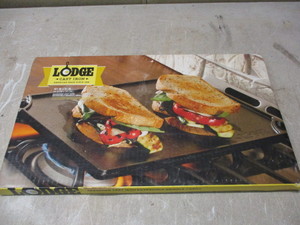 lot 152 image: Lodge Cast Iron Griddle