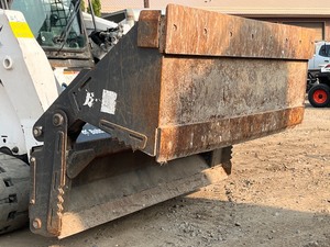 2011 Bobcat Combination 4-Way Bucket
