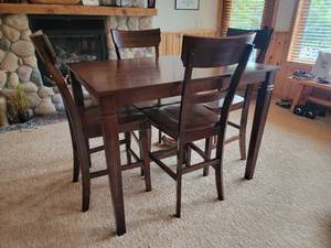 Hi Top Game Table and 4 Chairs