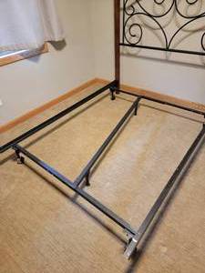 Metal Scrollwork with Wood Column Full Bed Frame, b