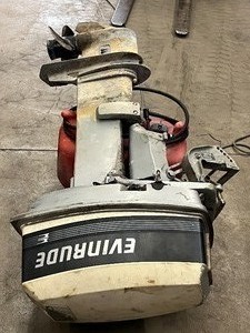 lot 14 image: Evinrude 20HP Long-Shaft Outboard Boat Motor