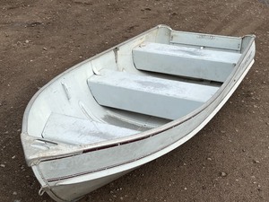 lot 2 image: Alumacraft T-12S Aluminum Fishing Boat