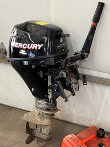 lot 12 image: 2006 Mercury 8HP Short-Shaft Outboard Motor