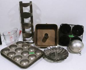 lot 13 image: Assorted Kitchenware