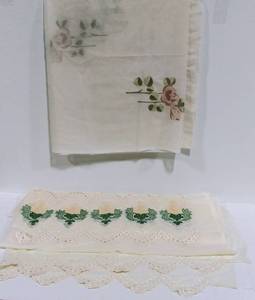 lot 20 image: Green Embroidered Lace Curtain and Rose Sheer Curtain