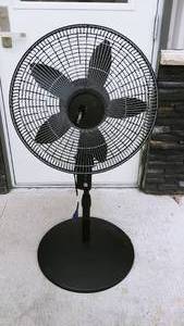 lot 56 image: Lasko Pedistal Fan