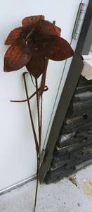 lot 65 image: Metal Yard Flower